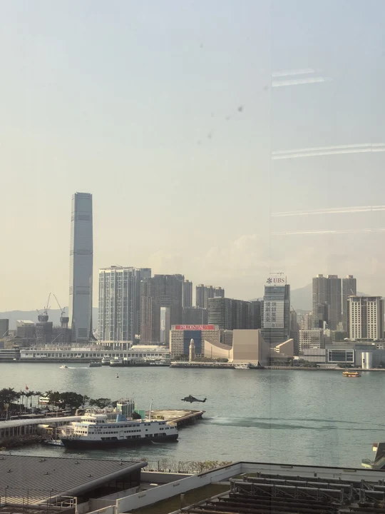 從香港辦公室窗戶望出去的維多利亞港
